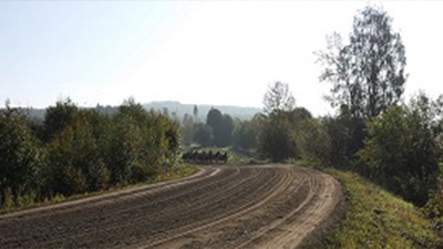 Rundbanan är 1150m och 10m bred.